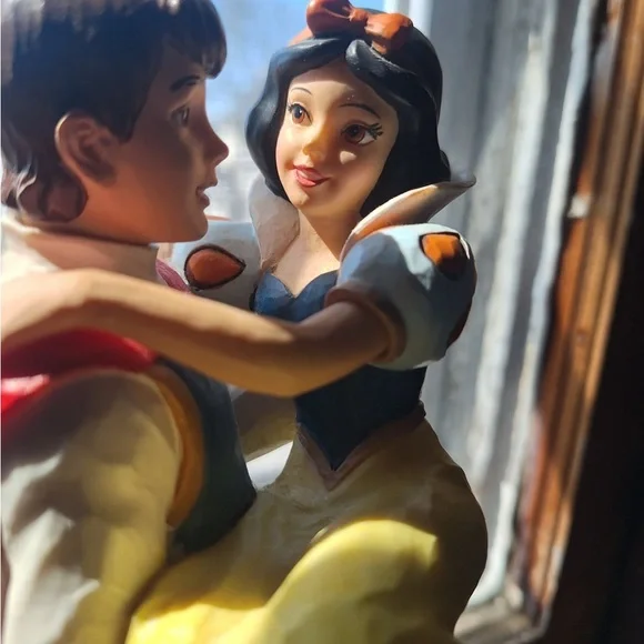 Disney Snow White & Prince Figurine - Happily Ever After - Picture 12 of 16